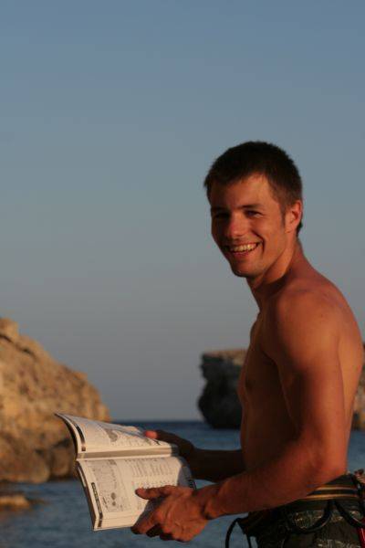 Ferdi mit Kletterführer